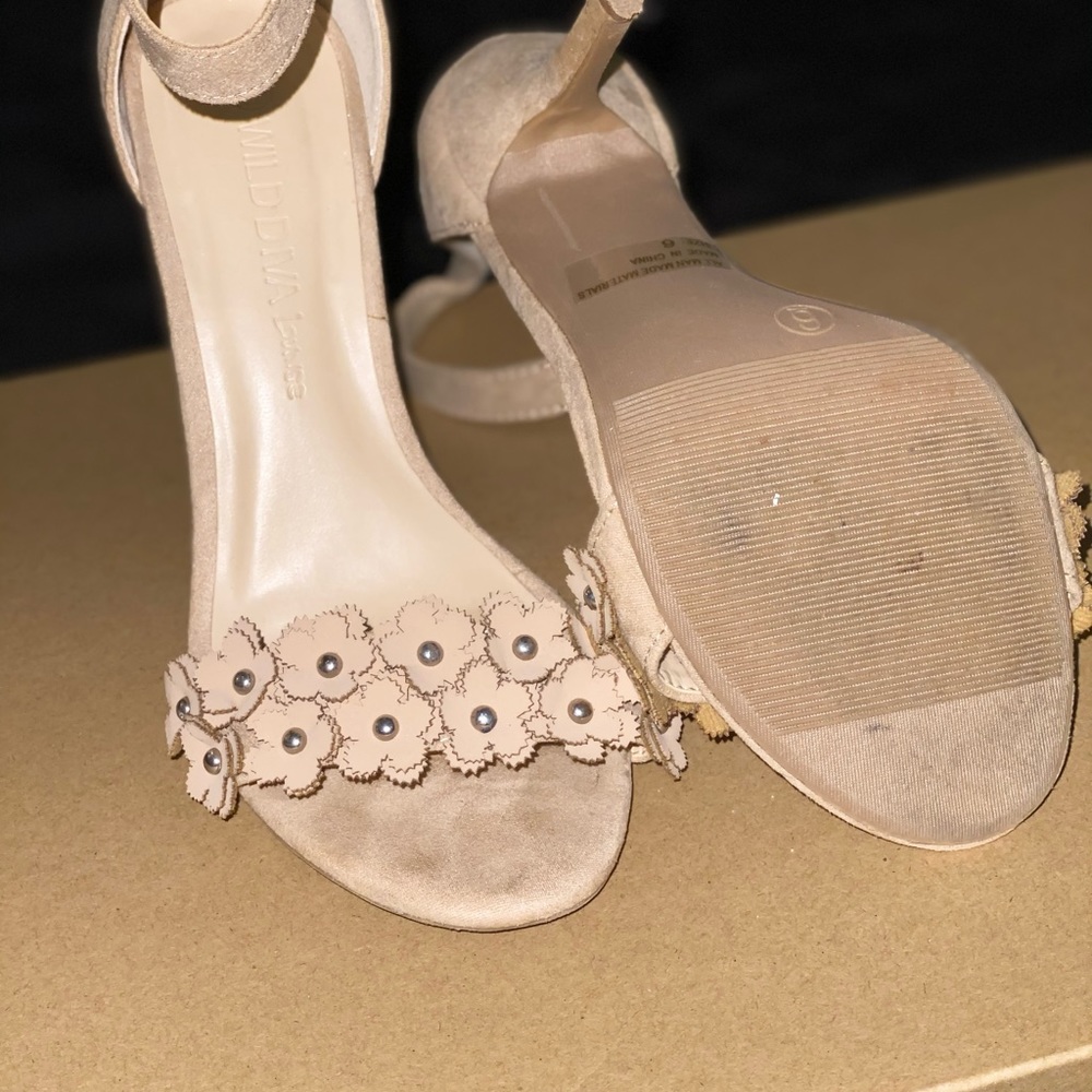 Tan heels - Picture 3 of 4